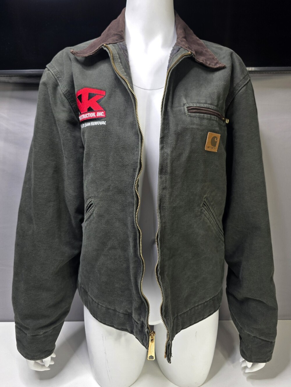 Vintage Carhartt J97 Detroit Jacket in the Moss Green (MOS) colorway Size Medium - Picture 6 of 16